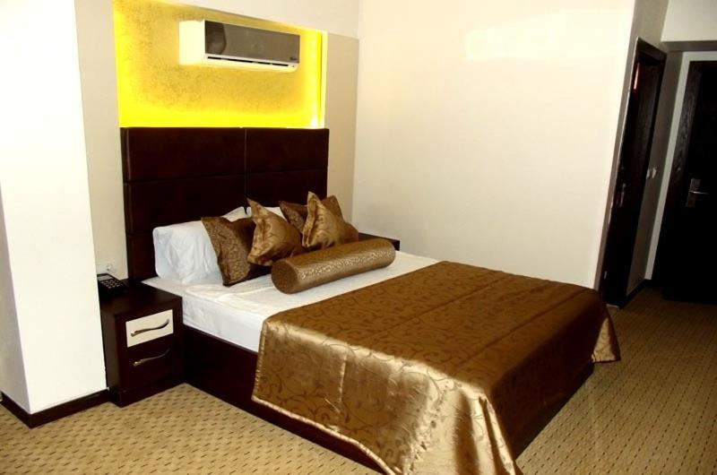 Alya Hotel Μπουρντούρ Δωμάτιο φωτογραφία